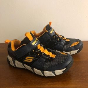 Skechers Velocitrek Boys size 4